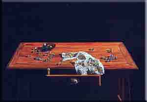 Biglie e pizzi su tavolino, 1999. Olio su tela cm. 70x100